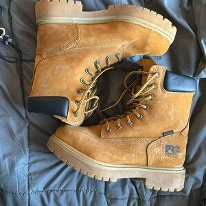 Woman’s Size 7.5 Timberland Pro Series Steel Toe Boots.